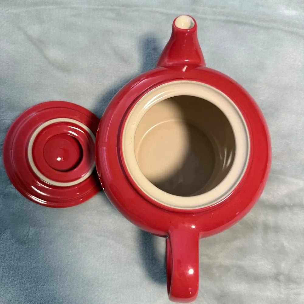 Le Creuset Cerise Red Stoneware Short Round Teapot 22 oz Unused No Infuser